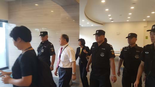 聽黨指揮，認真落實治安防范措施
